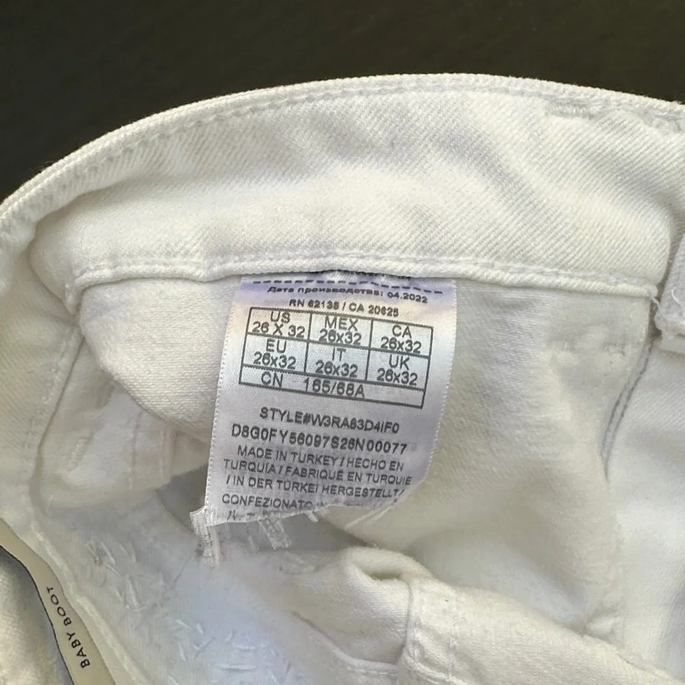 New Guess White Flare Jeans with Floral Embroidery SZ 26 - Picture 8 of 11